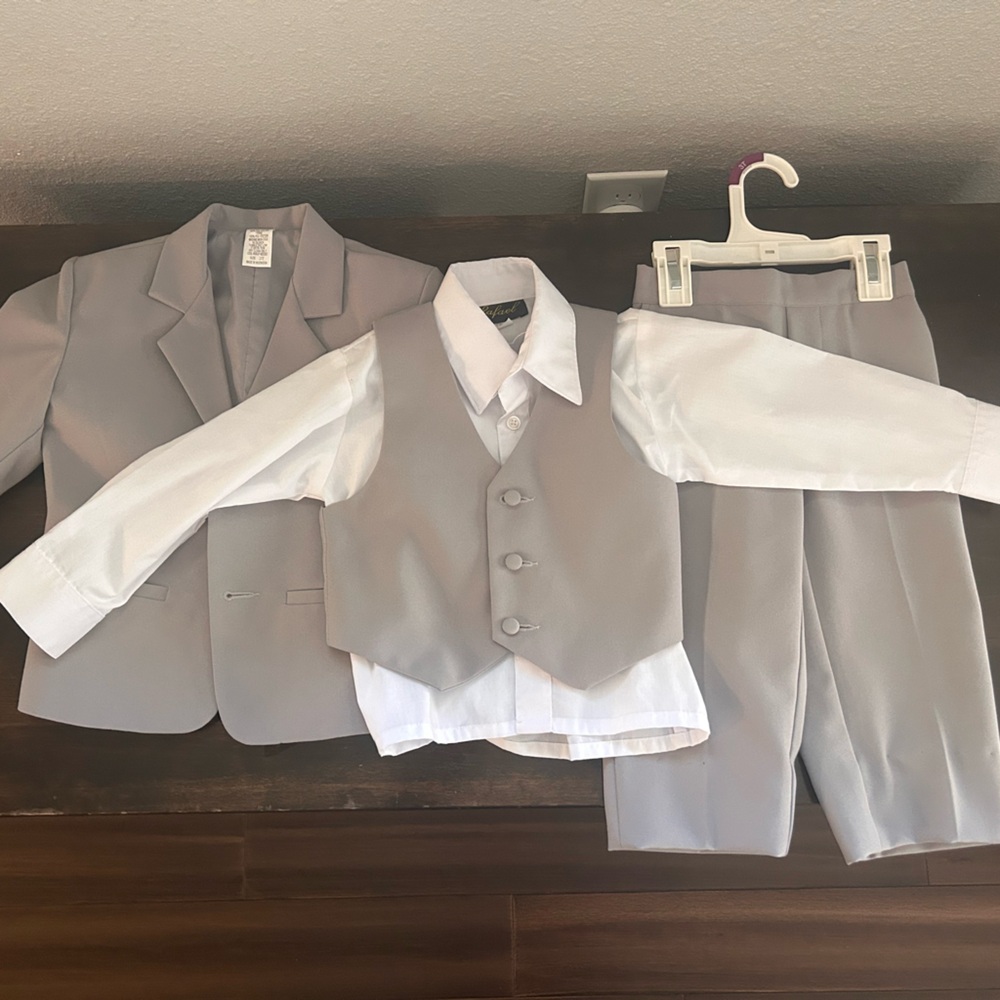Toddler 3T 3 piece light gray suit — Rafael